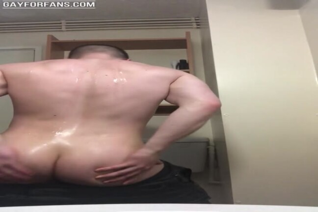 Biggreenmuscle Dancing And Rubbing Oil Over His Body