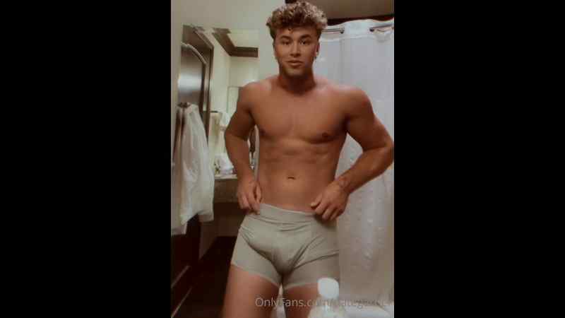 Showing off my dick and trying on different underwear – Nate Garner (nategarner)