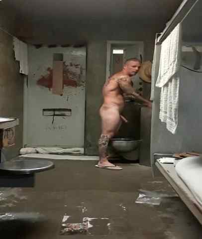 Prisoner jerking off in his cell | GayPornHDFree
