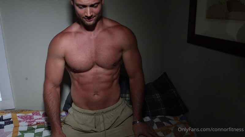 Jerking off while on my bed – Connor Murphy (connorfitness)
