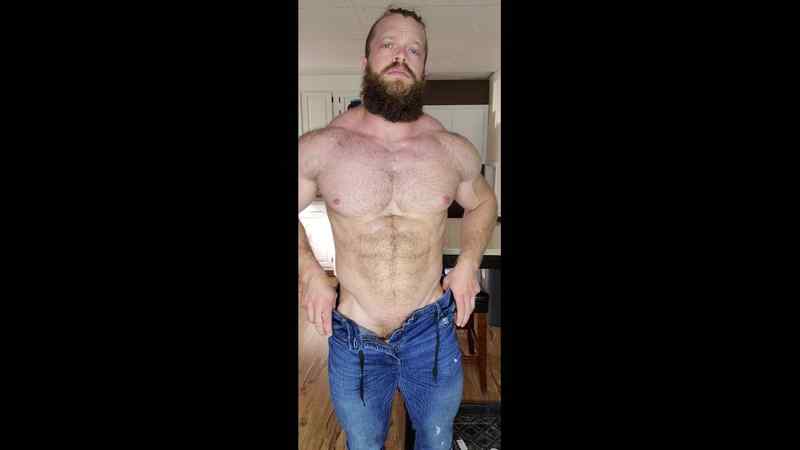 Showing off my huge muscles and jerking my dick – Bradley Austin (beardedmuscle69)